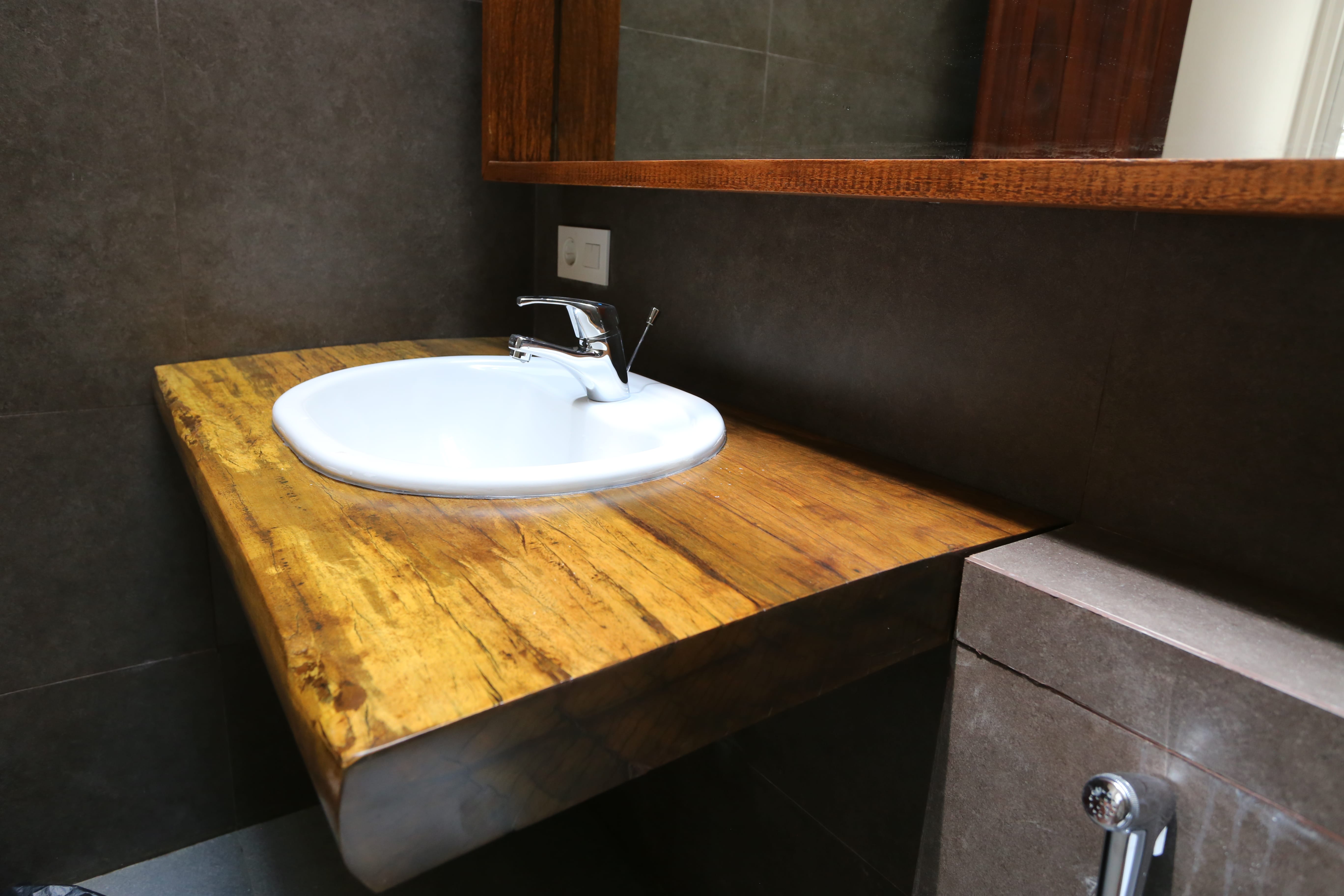 Bathroom vanity